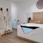 Bed & Breakfast Escale Dans Un Cocon Privatif & Design, Petit Dejeuner Compris 3*