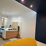 Escale Dans Un Cocon Privatif & Design, Petit Dejeuner Compris 3* Bassee
