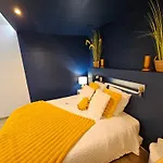 Escale Dans Un Cocon Privatif & Design, Petit Dejeuner Compris 3*