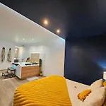 Escale Dans Un Cocon Privatif & Design, Petit Dejeuner Compris Bed & Breakfast