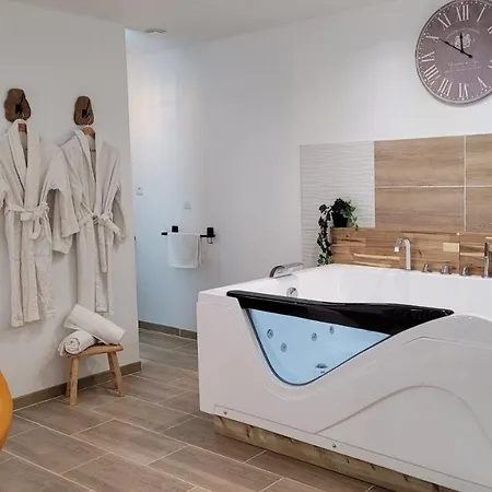 Bed & Breakfast Escale Dans Un Cocon Spa Privatif & Design, Petit Dejeuner Compris 3*