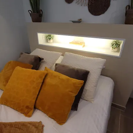 Studio Design Cocon SPA privé à deux pas de Lille Bed and breakfast Bassee