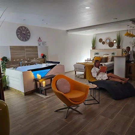 Escale Dans Un Cocon Spa Privatif & Design, Petit Dejeuner Compris 3*