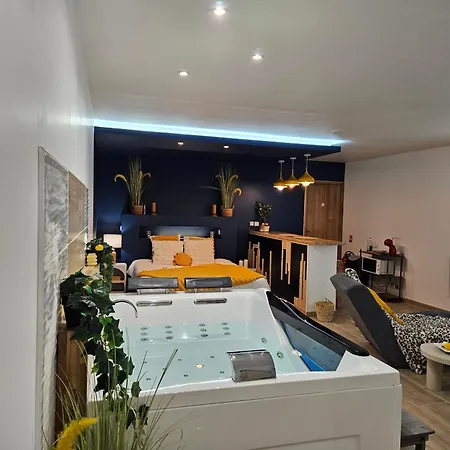 Escale Dans Un Cocon Privatif & Design, Petit Dejeuner Compris Bassee