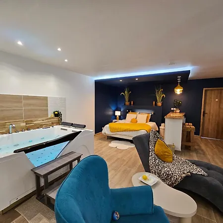 Escale Dans Un Cocon Privatif & Design, Petit Dejeuner Compris 3*