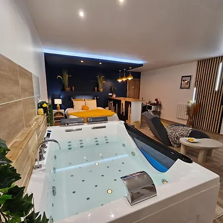 Escale Dans Un Cocon Privatif & Design, Petit Dejeuner Compris 3*